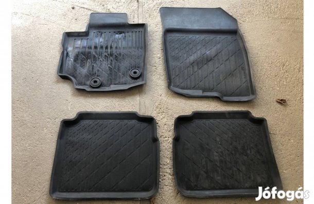 Suzuki sx4 s-cross gumiszőnyeg