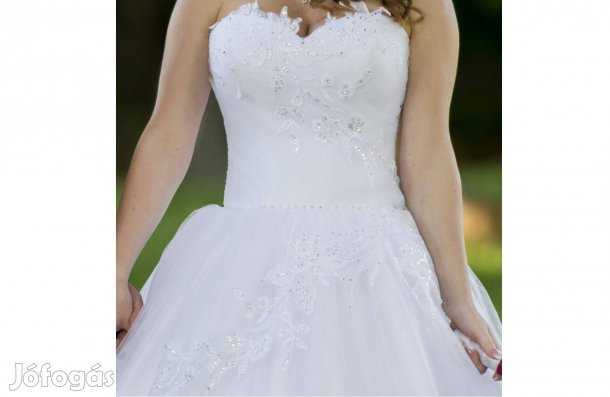 Swarovski kövekkel kirakott menyasszonyi ruha eladó