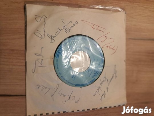 Syrius kislemez autogramokkal