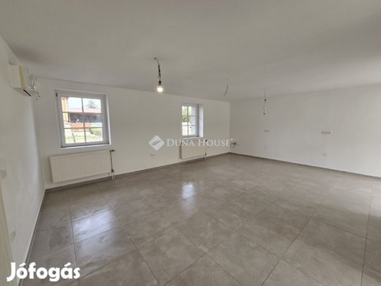 Szabadbattyáni 101 nm-es ház eladó