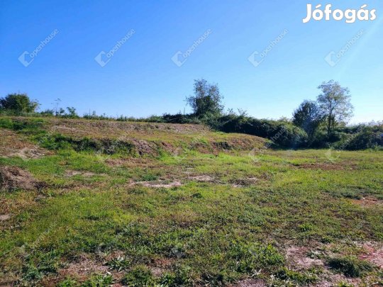 Szabadbattyáni eladó 865 nm-es telek