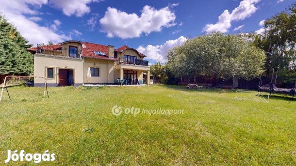 Szadai 252 nm-es ház eladó