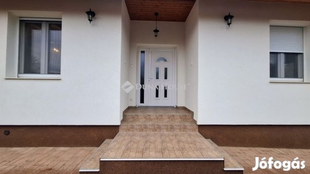 Szadai 95 nm-es ház eladó