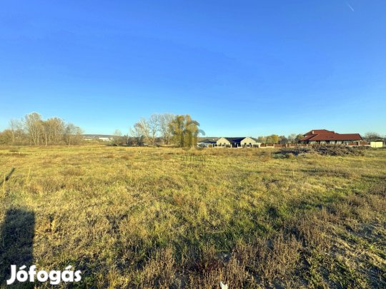 Szadai eladó telek