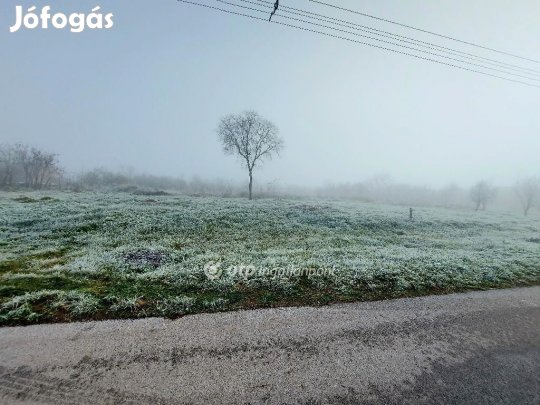 Szakáldi 1871 nm-es telek eladó