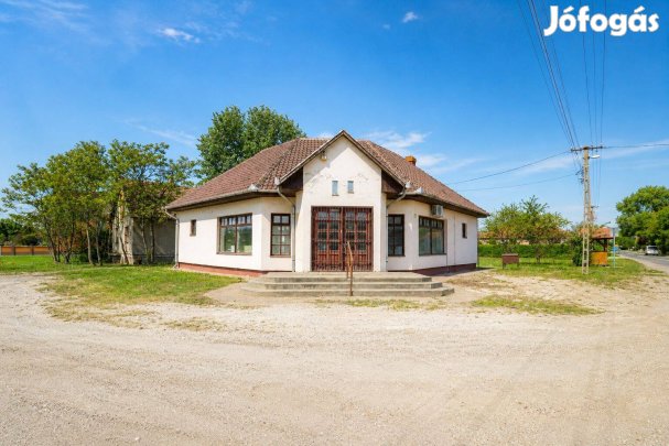 Szalkszentmártonban összközműves 170m2-es ingatlan eladó