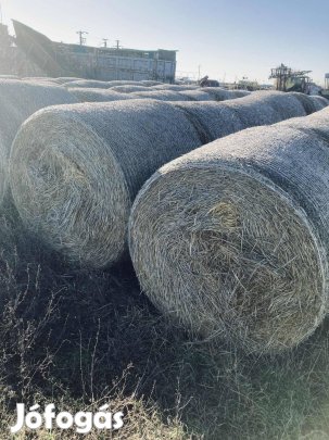 Szalma bála körbálás