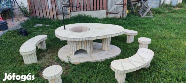 Szalonnasütő, bográcsozó körte alakú solnhofeni kővel burkolt