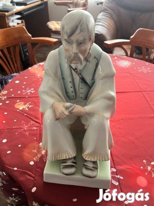 Szalonnázós porcelán figura