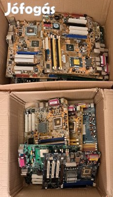 Számítógép alaplapok alkatrésznek egyben.