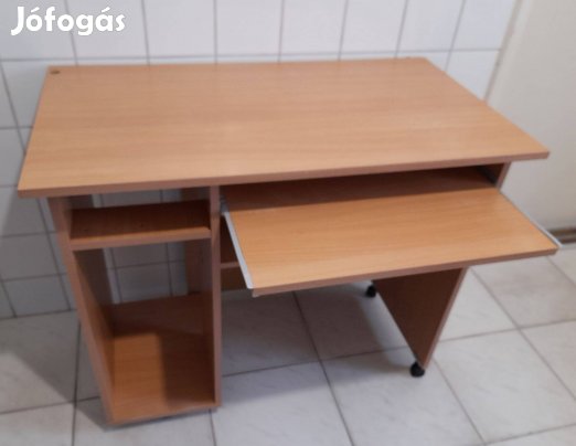 Számítógép asztal kihúzható billentyűtartóval