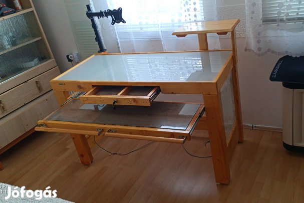 Számítógépasztal eladó!