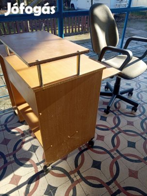 Számítógépasztal,és gurulós szék használtan eladó Fóton