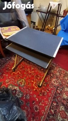 Számítógépasztal gurulós