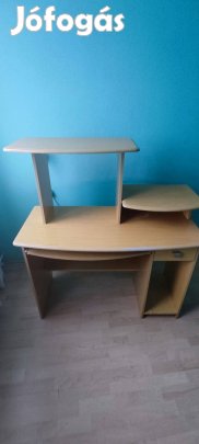 Számítógépasztal/íróasztal