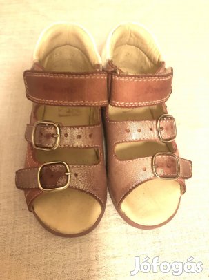 Szamos szupinált lány szandál