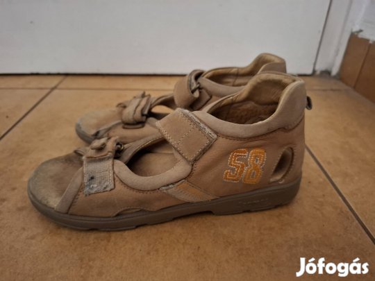 Szamos szupinált szandál 32-es