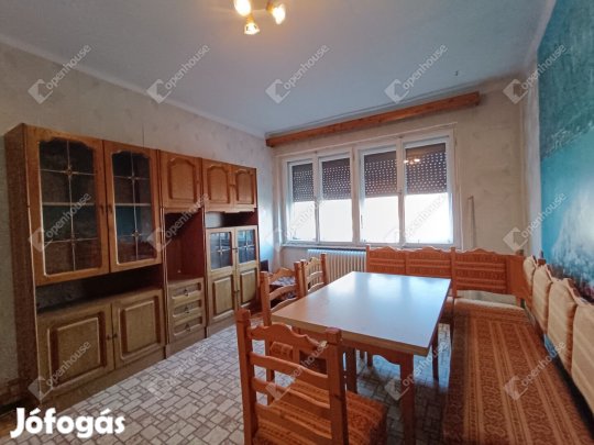 Számtalan lehetőség három szinten - Kertes ház az Alsólőverekben