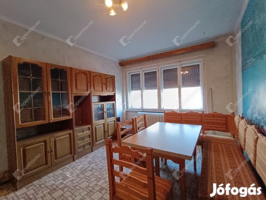 Számtalan lehetőség három szinten - Kertes ház az Alsólőverekben