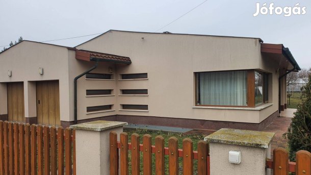 Szandaszőlős családi ház