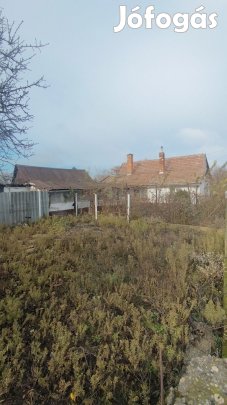 Szandaszőlősön osztható, összközműves építési telek