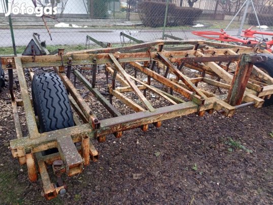 Szántás elmunkáló,szántóföldi kultivátor
