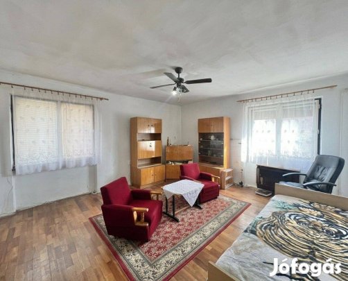 Szántó Utcában 1. Emeleti Lakás Eladó