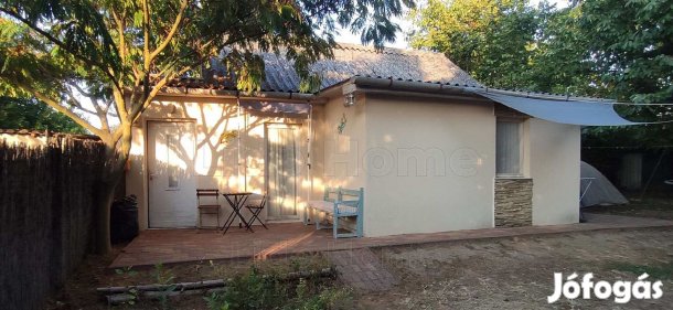 Szántódon kis nyaraló eladó!