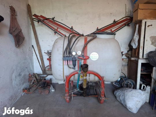 Szántóföldi permetező 700 l, 12m