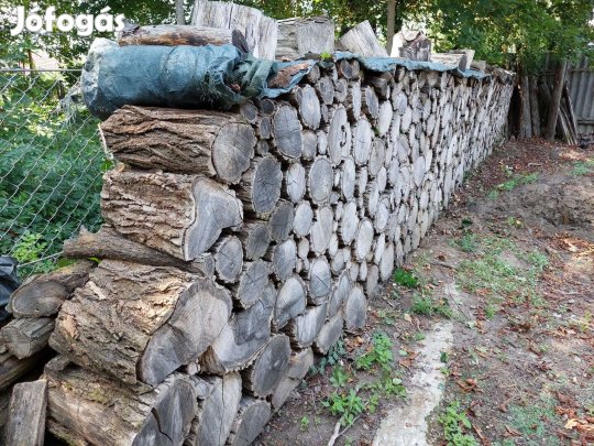 Száraz akác tüzifa