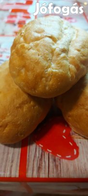 Száraz kenyér eladó.