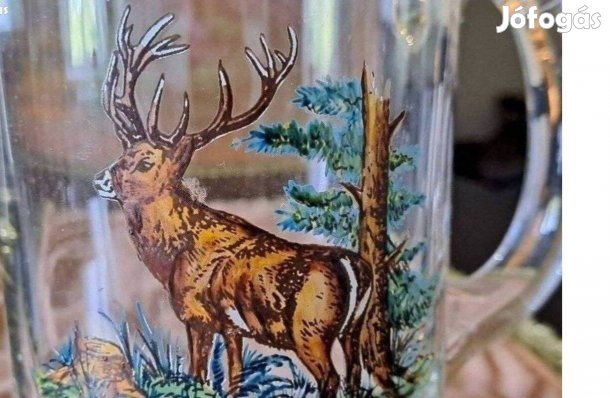 Szarvas motívumokkal díszített korsó