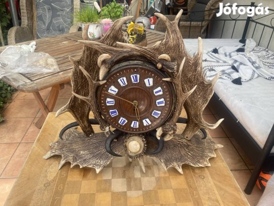 Szarvasagancs trófea zerge trófea asztali óra elafó