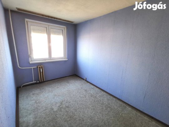 Széchenyiváros: nyílászárócserélt, fűtéskorszerűsített, 2 szobás lakás