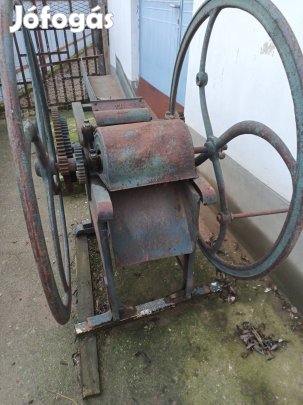 Szecskavágó eladó.