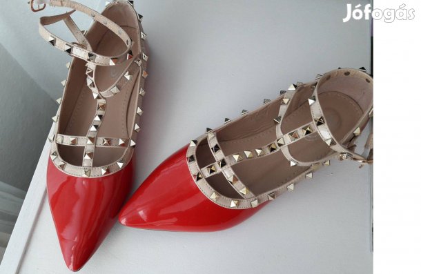 Szegecses piros cipő 38