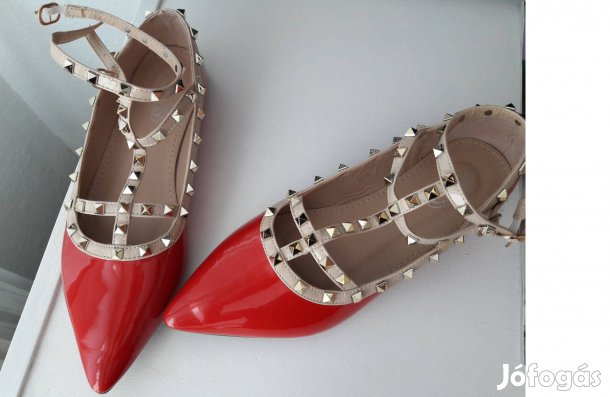 Szegecses piros cipő 38