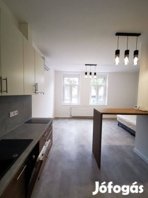 Szeged-Belváros, egyetemekhez közel, 35 nm-es, öt lakásos társashasház