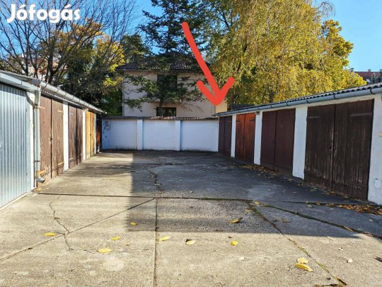 Szeged Móra utcában garázs eladó