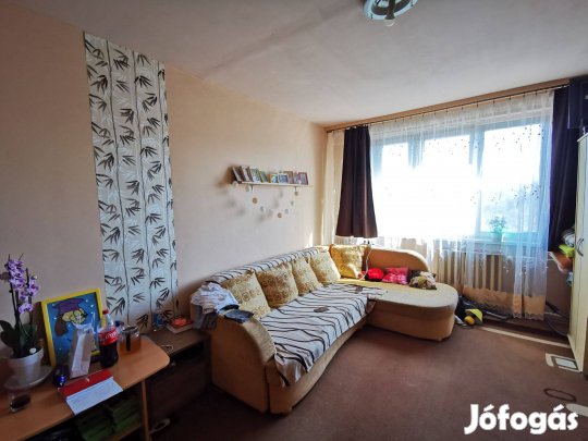 Szeged-Újrókus, Vértóhoz közeli, 60 nm-es, 3 külön bejáratú szobás, ki