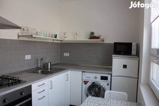 Szeged-Újszegeden a Fésű utcában, 54 m2-es, két külön bejáratú szobás,