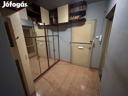 Szeged, Ág utcai, IX. emeleti 53 m2 3 szobás panellakás eladó