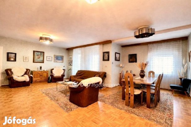 Szeged, Egyetemek közelében 4 szobás 2.emeleti téglalakás