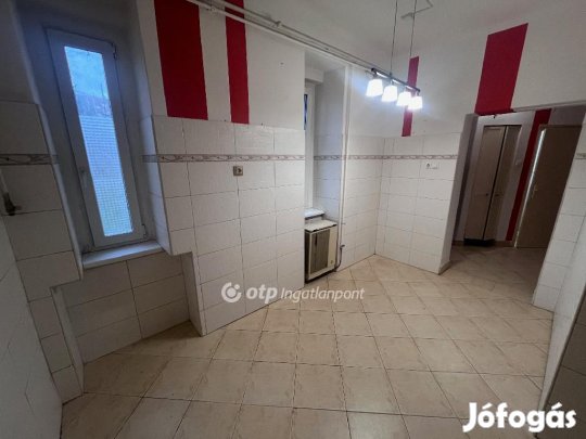 Szeged, Rókus, belvároshoz közel eső részén 3 szobás földszinti lakás