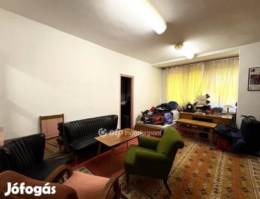 Szeged, egyetemek közelében 4 szobás földszinti téglalakás eladó