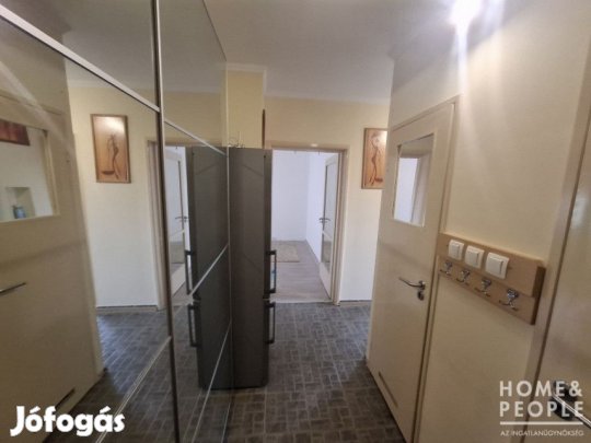 Szeged frekventált helyén lakás eladó!