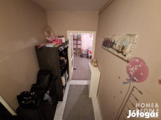 Szeged frekventált helyén lakás eladó!