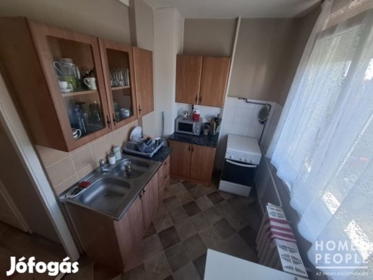 Szeged frekventált helyén lakás eladó!