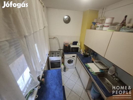 Szeged frekventált helyén lakás eladó!