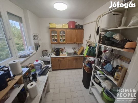 Szeged frekventált helyén lakás eladó!